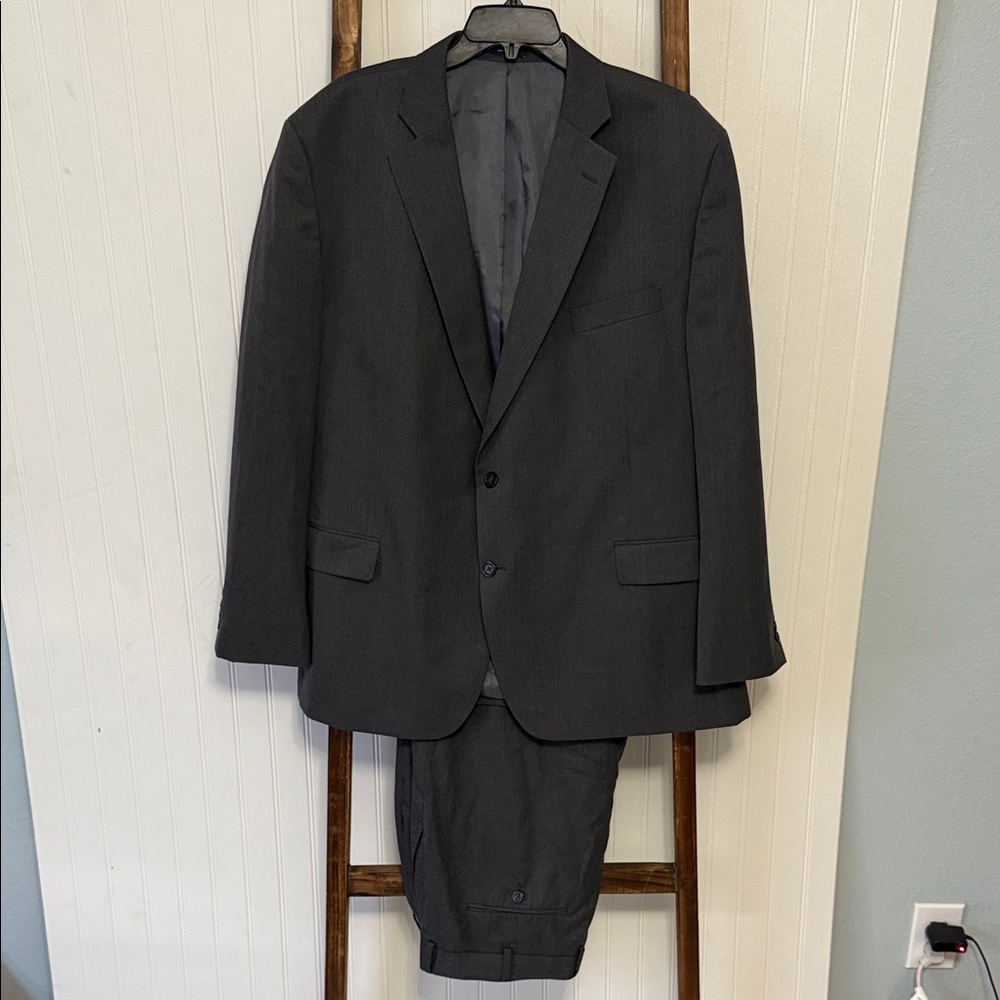 Stafford Dark Gray Men's Suit Size 50 Regular Jacket and 42 x 30 Pants